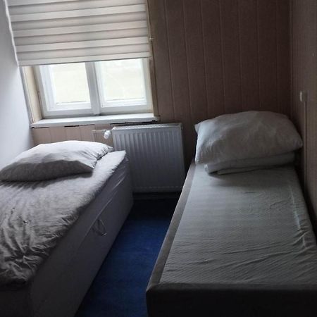 Sagittarius Hostel- Pracowniczy Лодзь Экстерьер фото