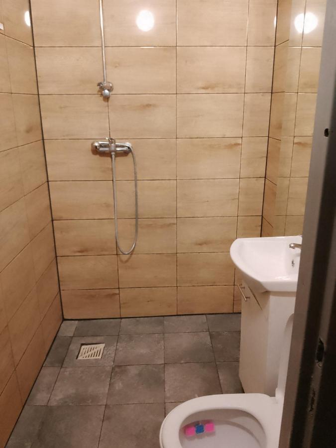 Sagittarius Hostel- Pracowniczy Лодзь Экстерьер фото
