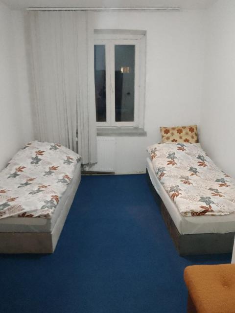 Sagittarius Hostel- Pracowniczy Лодзь Экстерьер фото