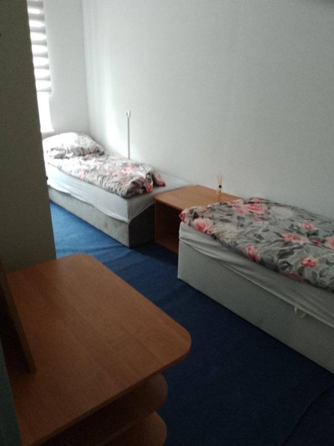 Sagittarius Hostel- Pracowniczy Лодзь Экстерьер фото