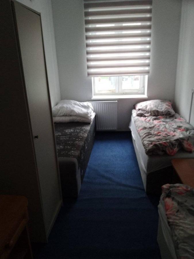 Sagittarius Hostel- Pracowniczy Лодзь Экстерьер фото