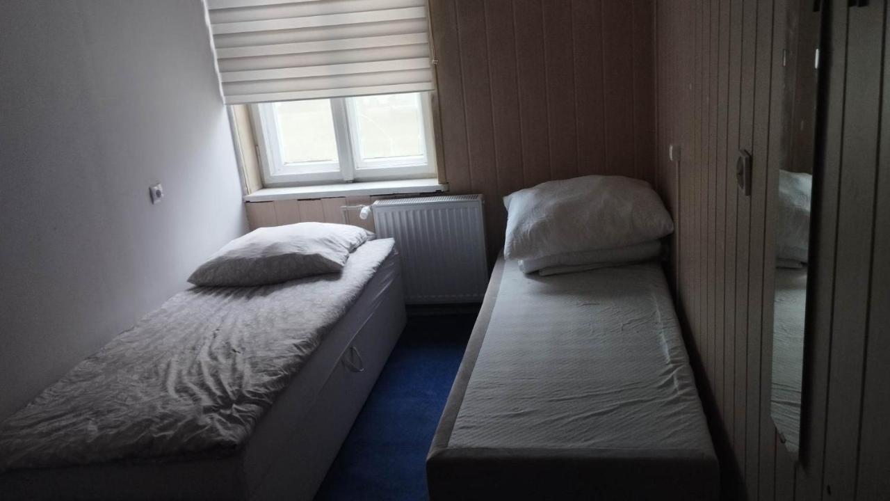 Sagittarius Hostel- Pracowniczy Лодзь Экстерьер фото
